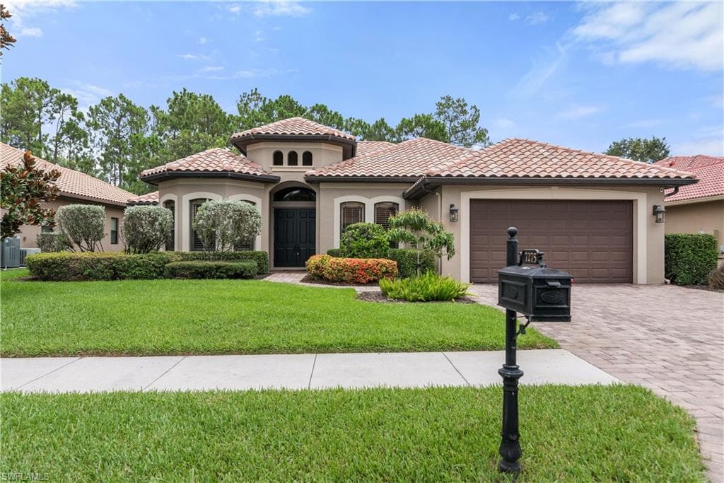 7275 Acorn WAY NAPLES, FL 34119