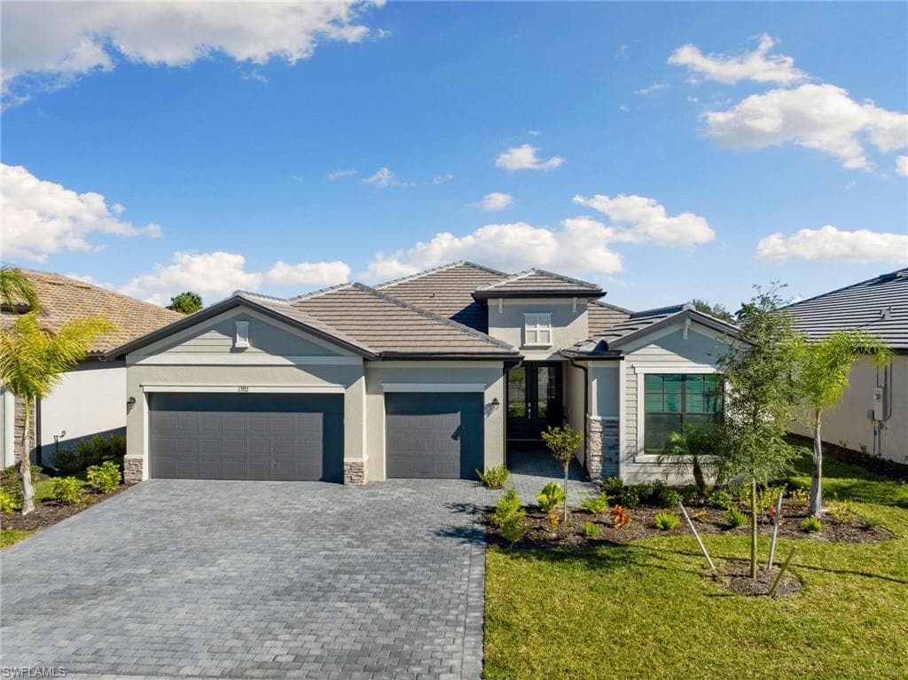 1392 Birdie DR NAPLES, FL 34120