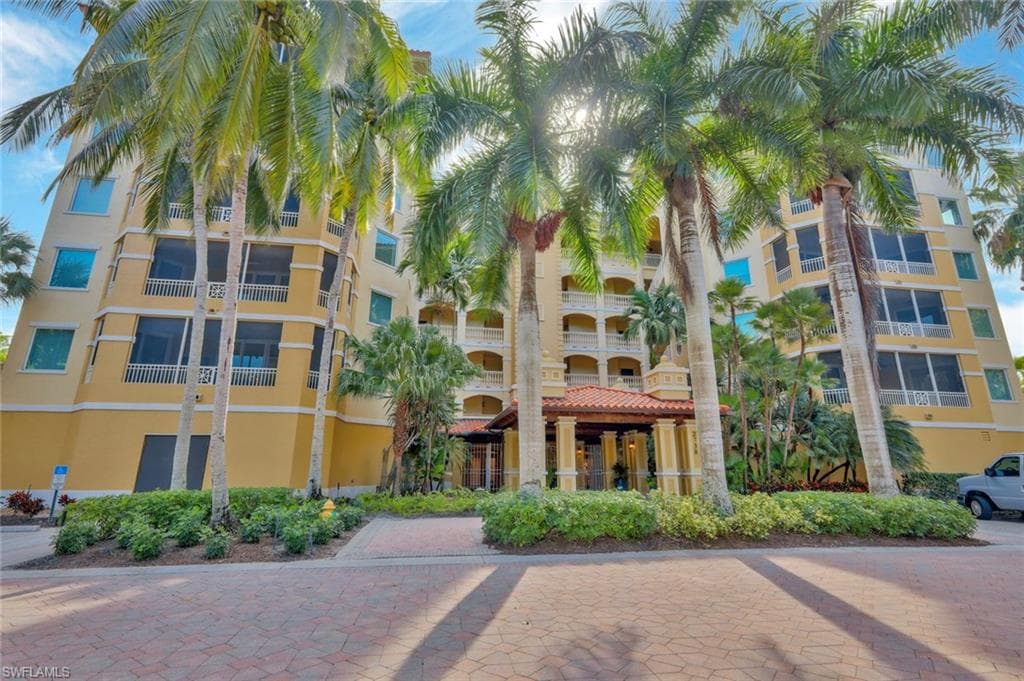 2738 Tiburon BLVD E B-404 NAPLES, FL 34109