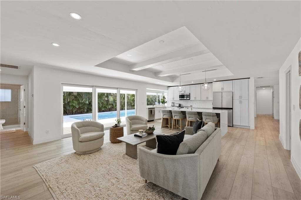 300 Country Club DR NAPLES, FL 34110
