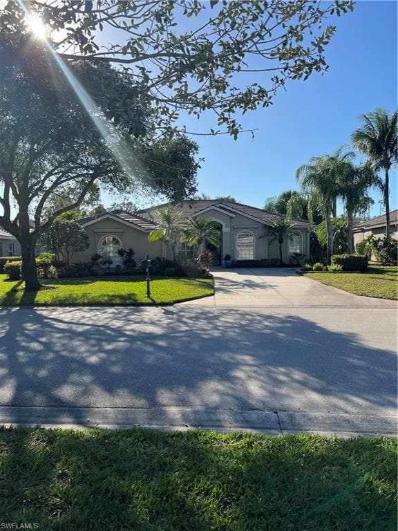 7695 Naples Heritage DR NAPLES, FL 34112