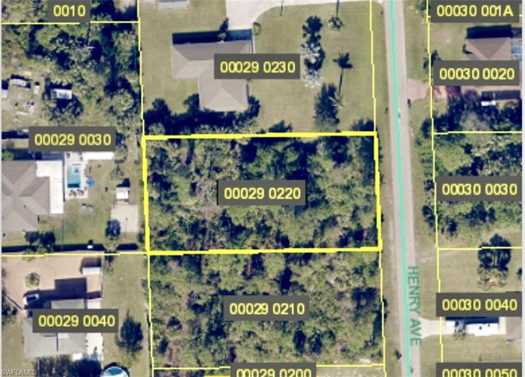 619 Henry AVE LEHIGH ACRES, FL 33972