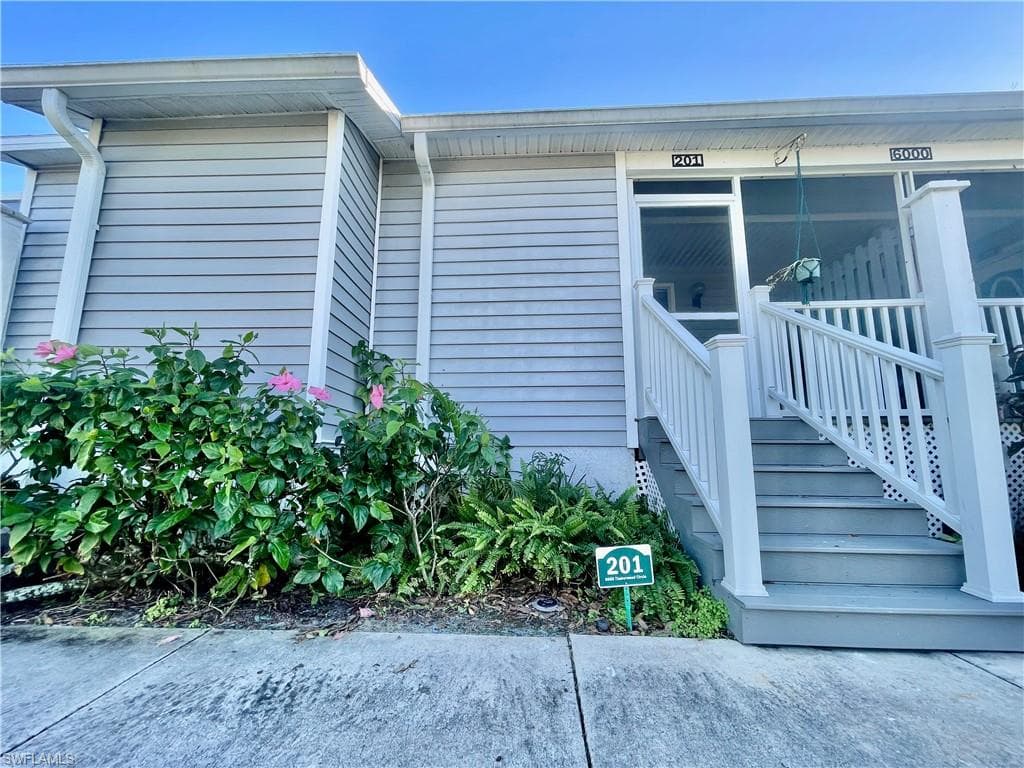 6000 Timberwood CIR 201 FORT MYERS, FL 33908