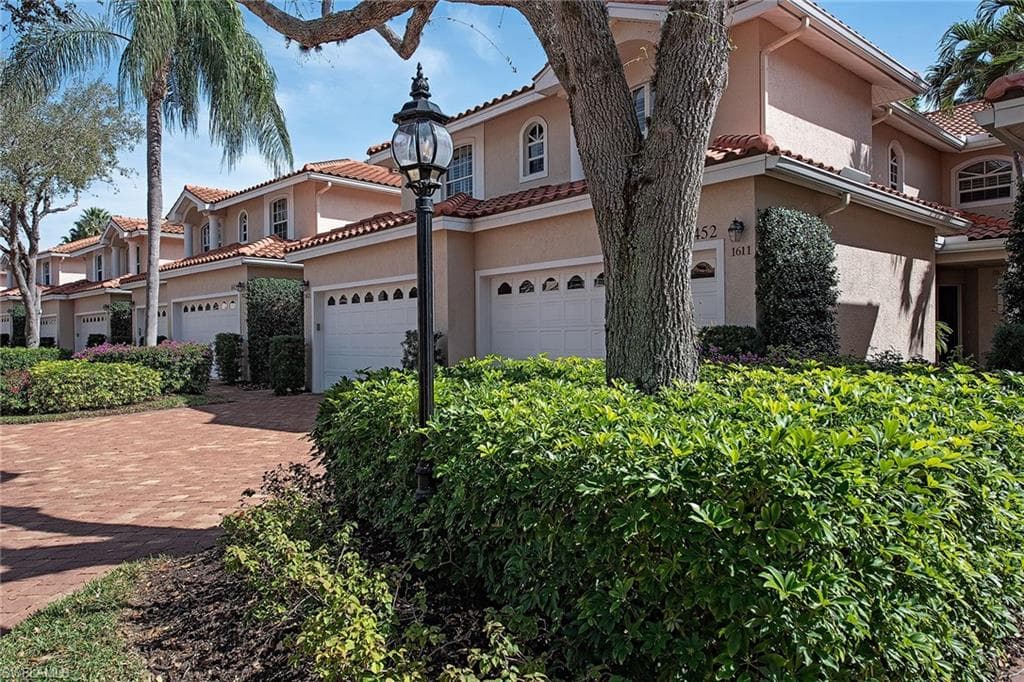 8452 Abbington CIR 1611 NAPLES, FL 34108