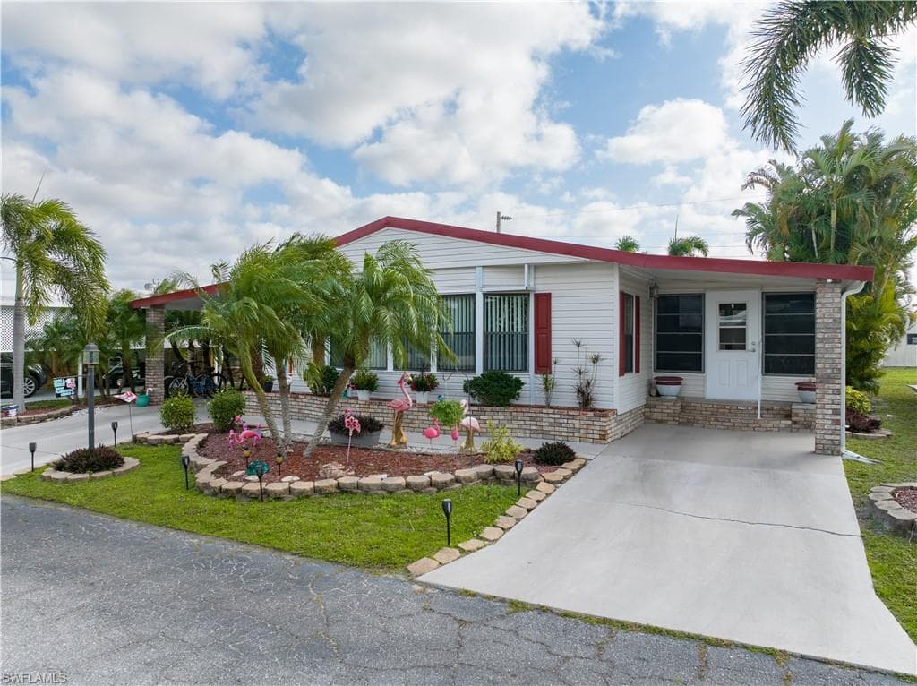9049 Flamingo CIR NORTH FORT MYERS, FL 33903