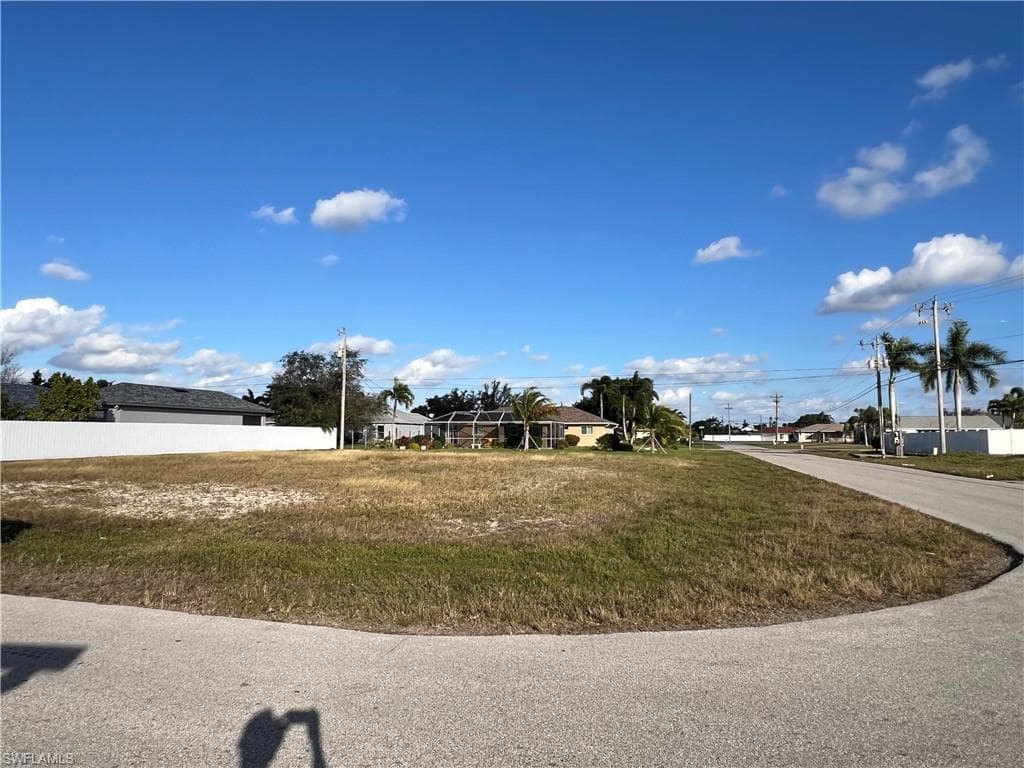 1817 8th AVE CAPE CORAL, FL 33990