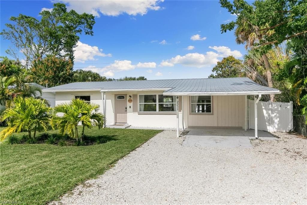 2239 Sunset LN NAPLES, FL 34104