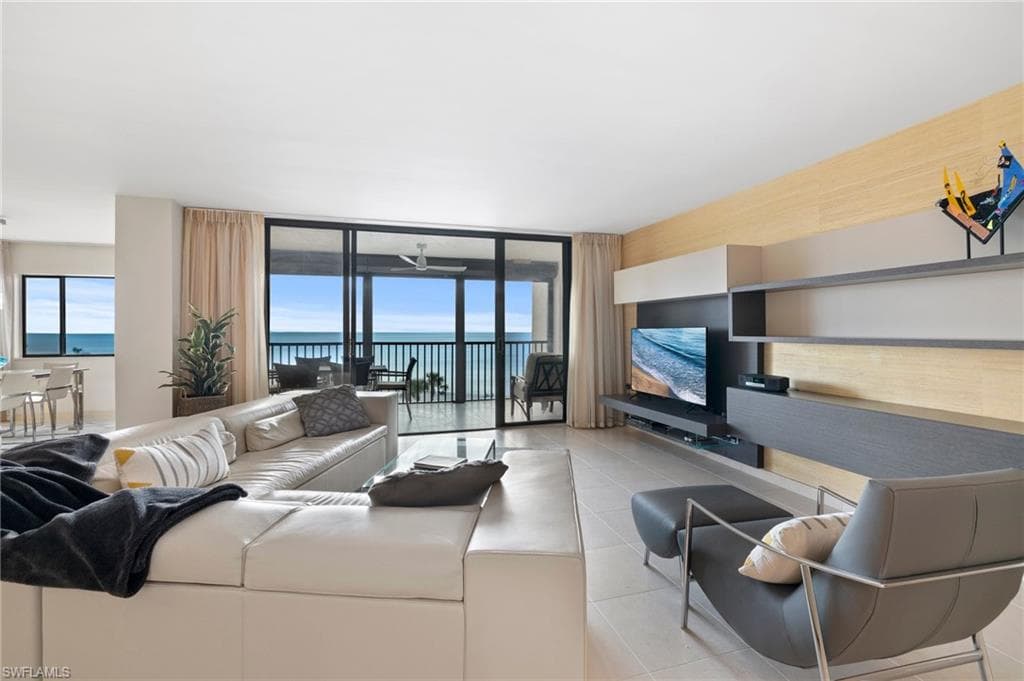 10951 Gulf Shore DR 404 NAPLES, FL 34108