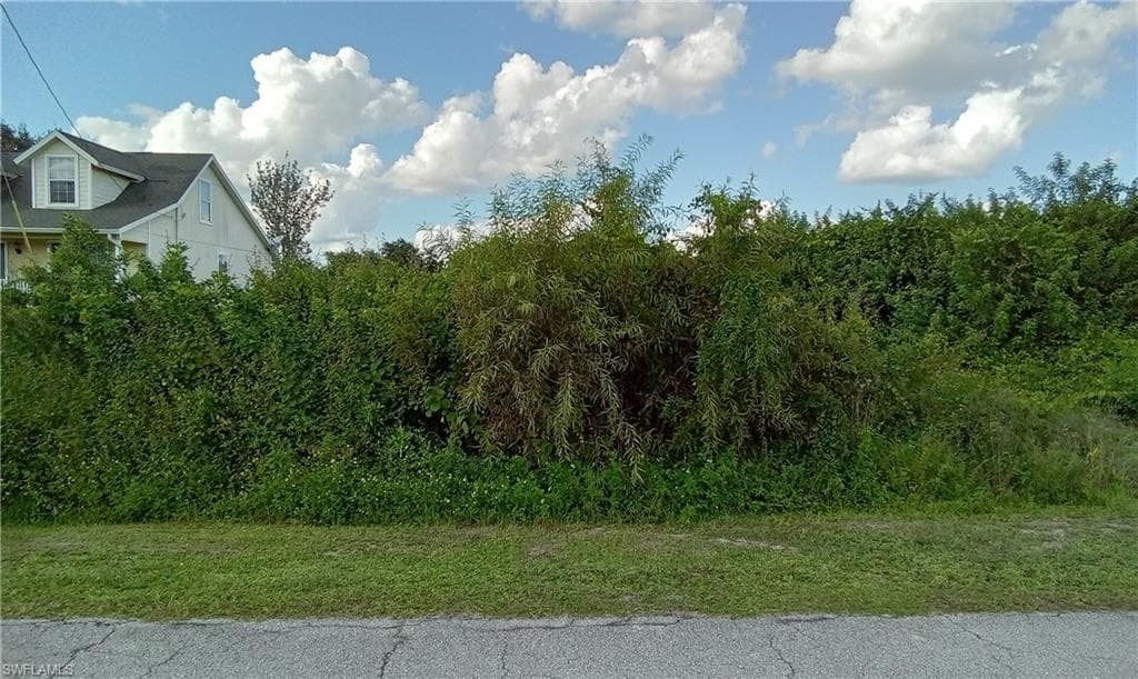 619 CHEMSTRAND ST E LEHIGH ACRES, FL 33974