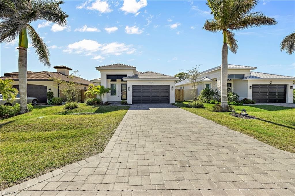 674 101st AVE N NAPLES, FL 34108