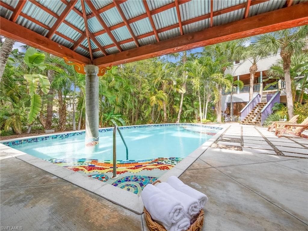 6425 Pine AVE SANIBEL, FL 33957