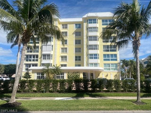1900 Gulf Shore BLVD N 405 NAPLES, FL 34102