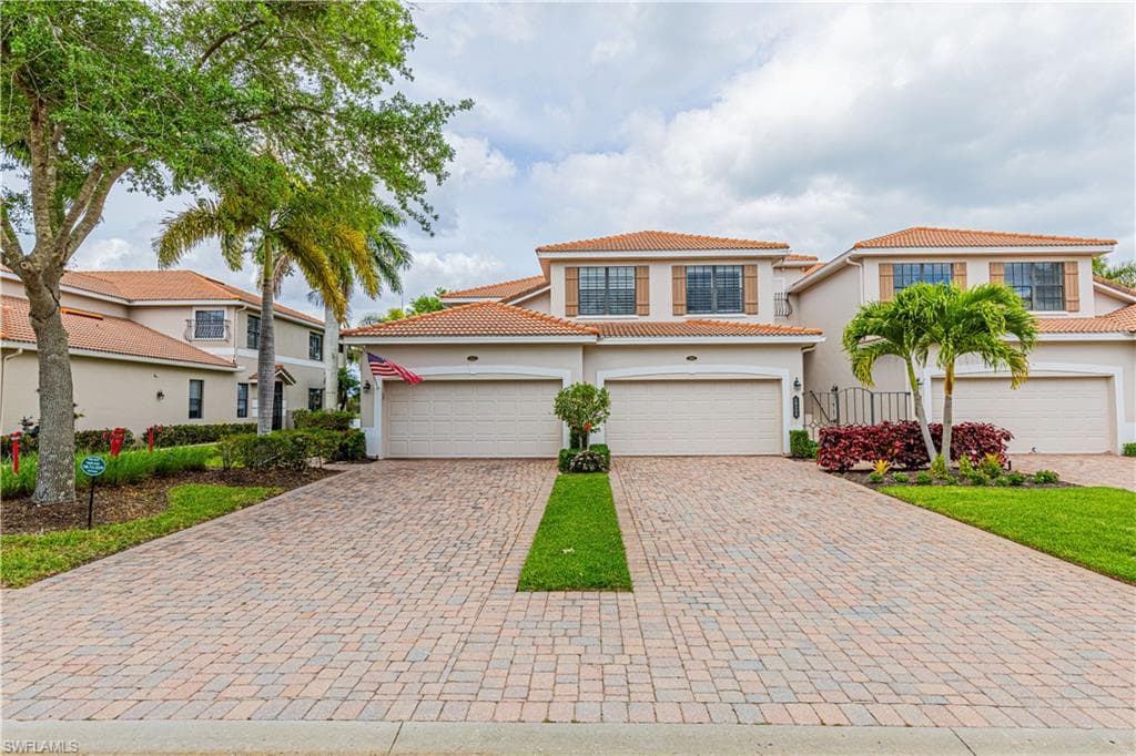 10530 Smokehouse Bay DR 101 NAPLES, FL 34120