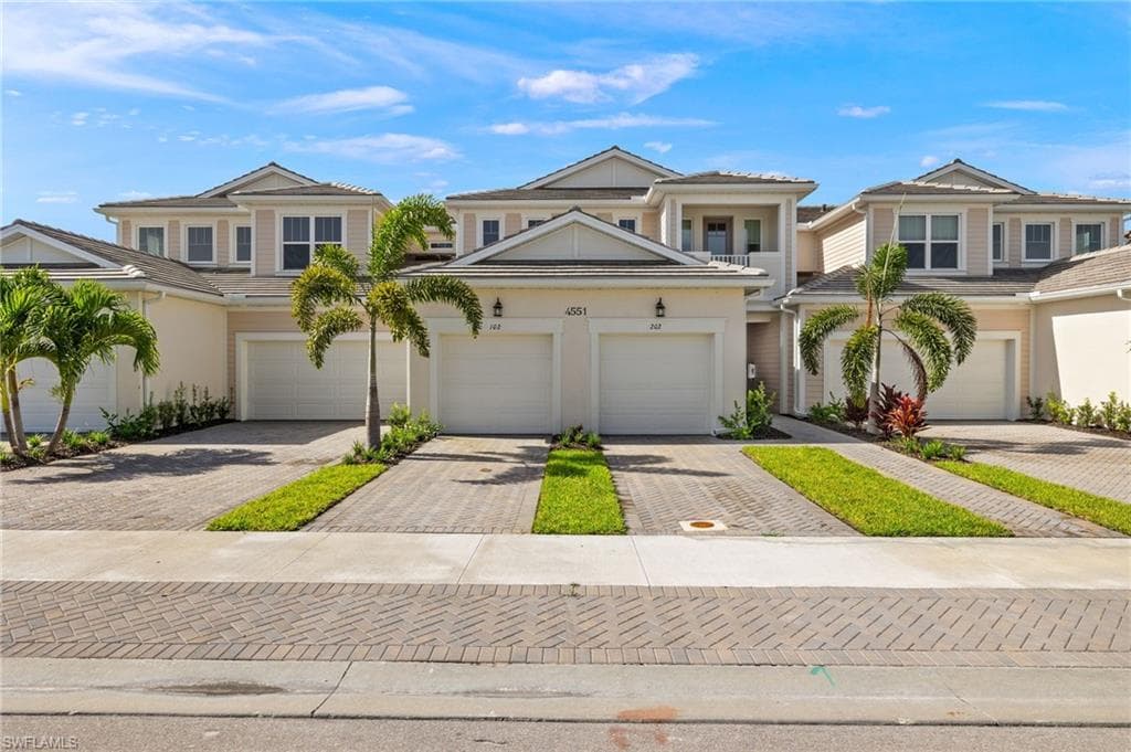 4551 Arboretum CIR 102 NAPLES, FL 34112