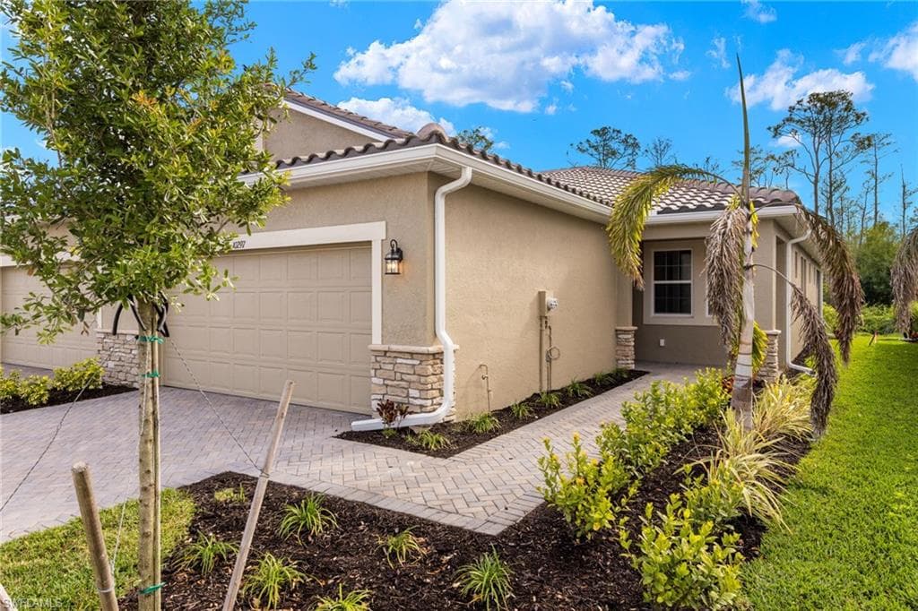 10297 Bonavie Cove DR FORT MYERS, FL 33966