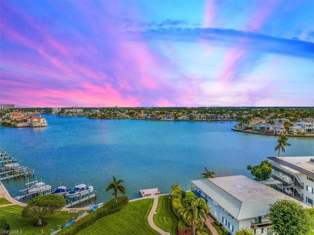 3420 Gulf Shore BLVD N 32 NAPLES, FL 34103