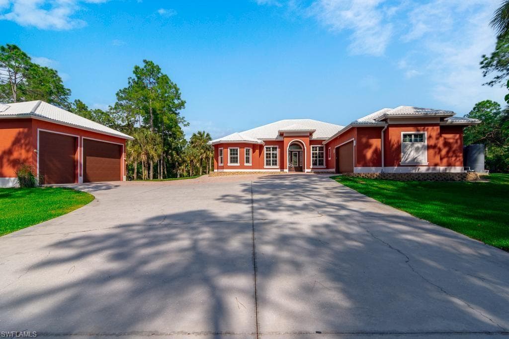 670 1st ST NW NAPLES, FL 34120