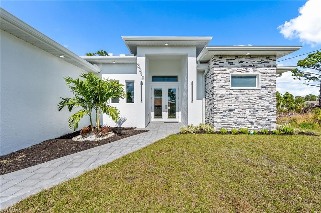 501 E Cleveland LN LEHIGH ACRES, FL 33936