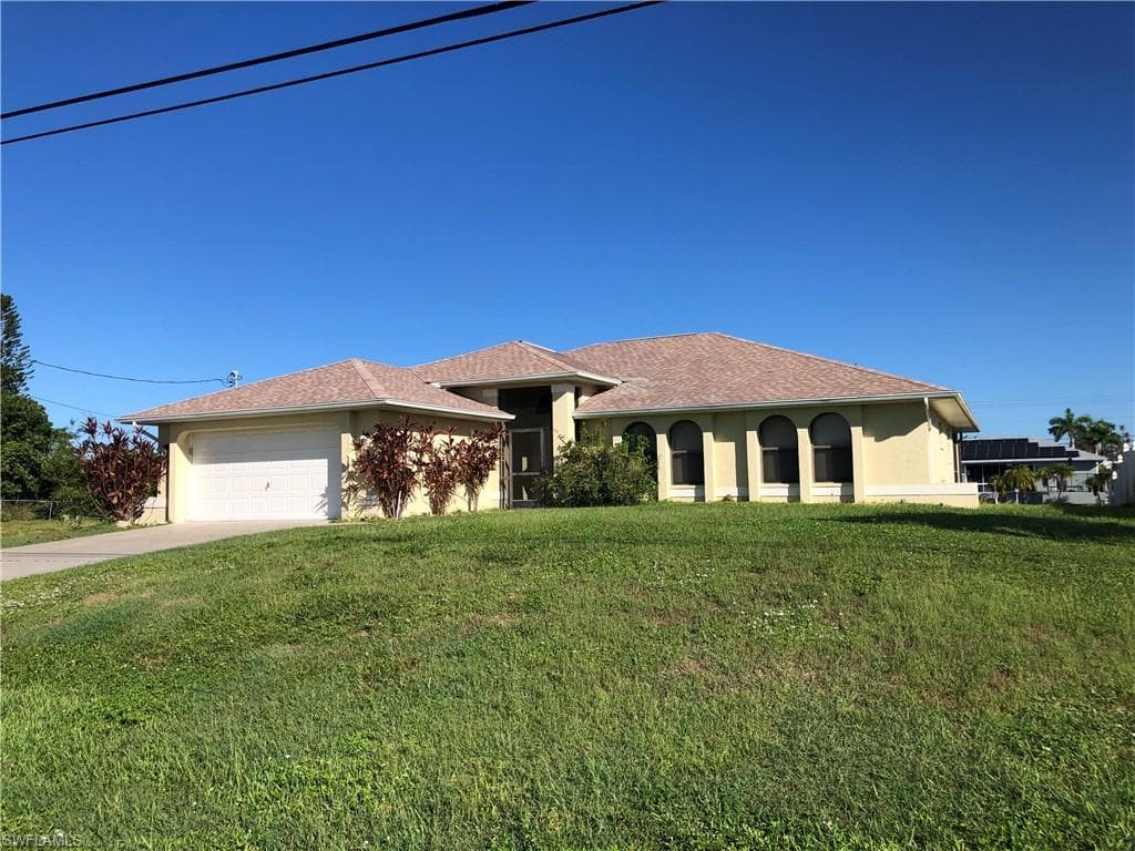 825 SW 40th TER CAPE CORAL, FL 33914