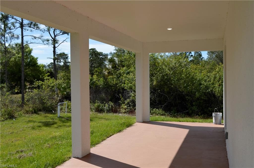 970 Lakeside DR LEHIGH ACRES, FL 33974