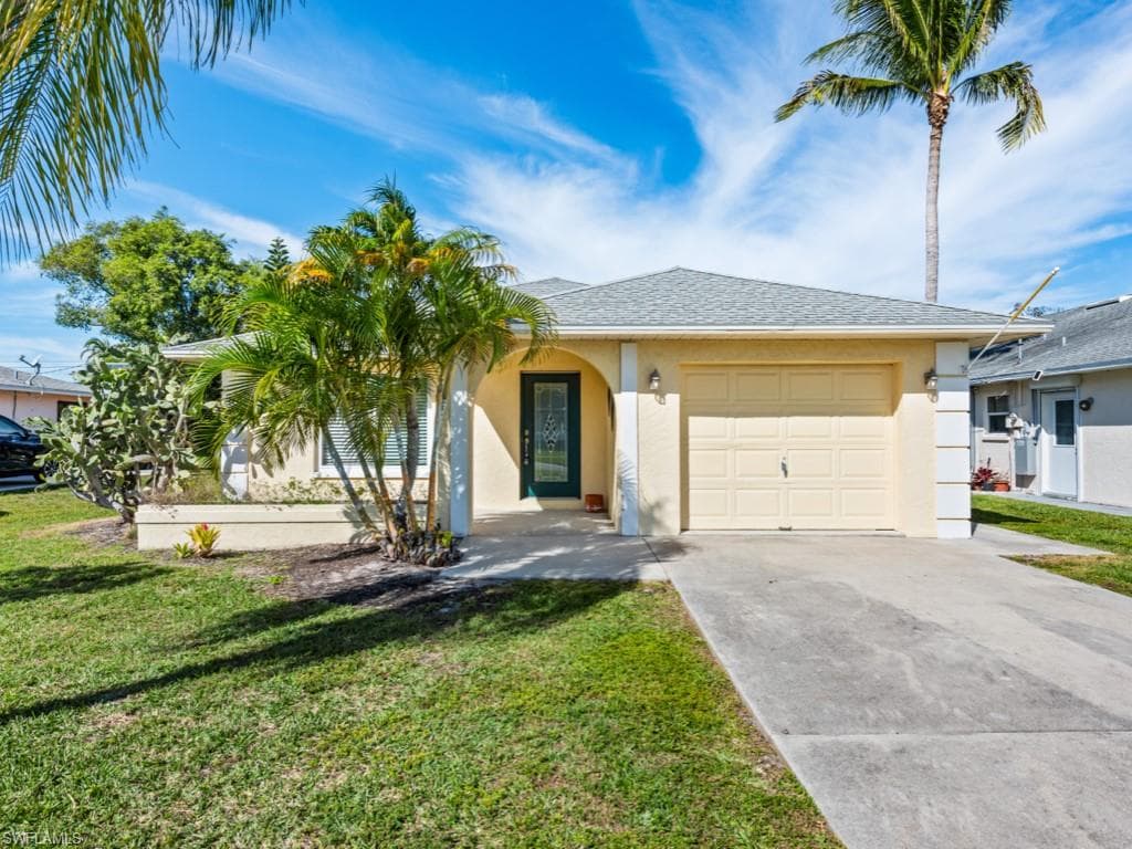 635 104th AVE N NAPLES, FL 34108
