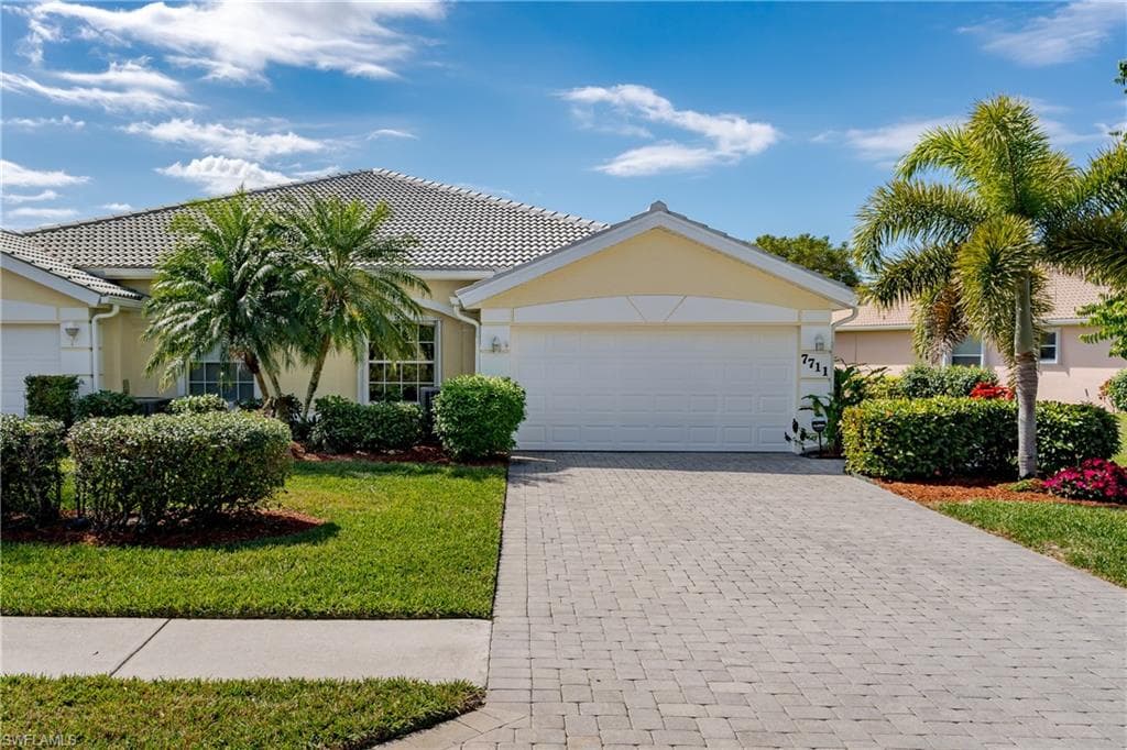 7711 Berkshire Pines DR NAPLES, FL 34104