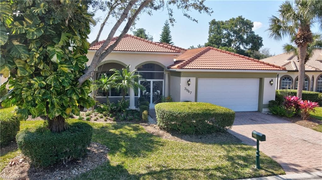 3947 Ruxton RD NAPLES, FL 34116