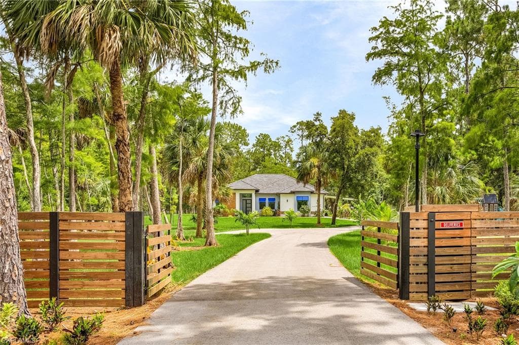 143 12TH AVE NE NAPLES, FL 34120
