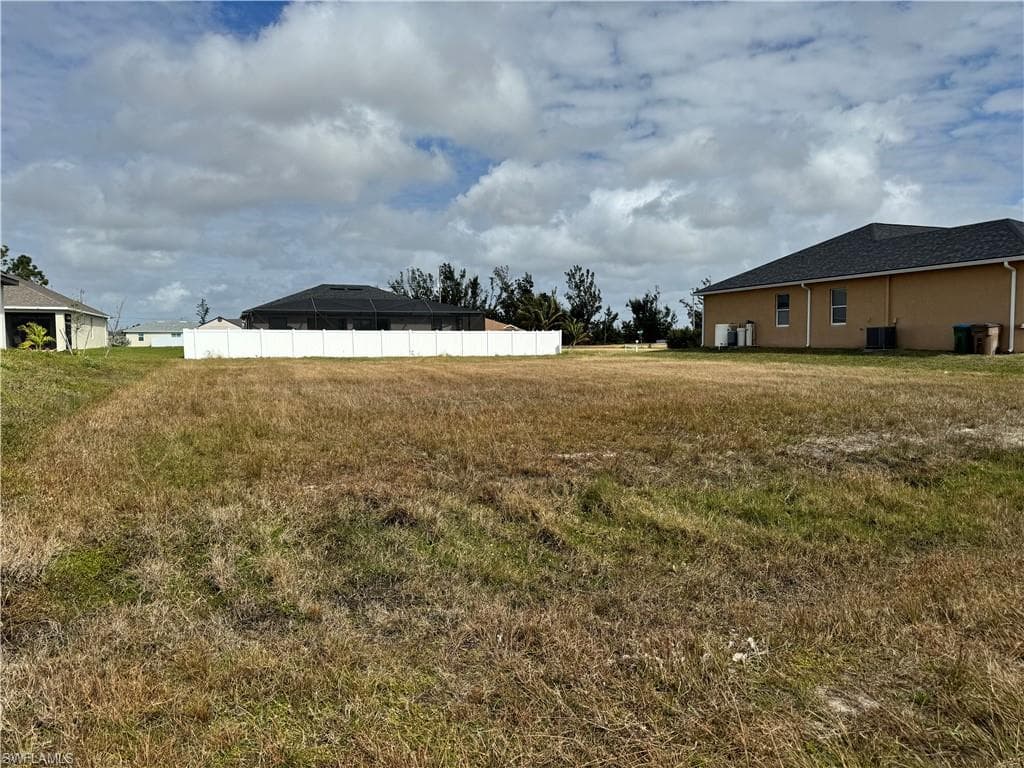 2523 NW 10th TER CAPE CORAL, FL 33993