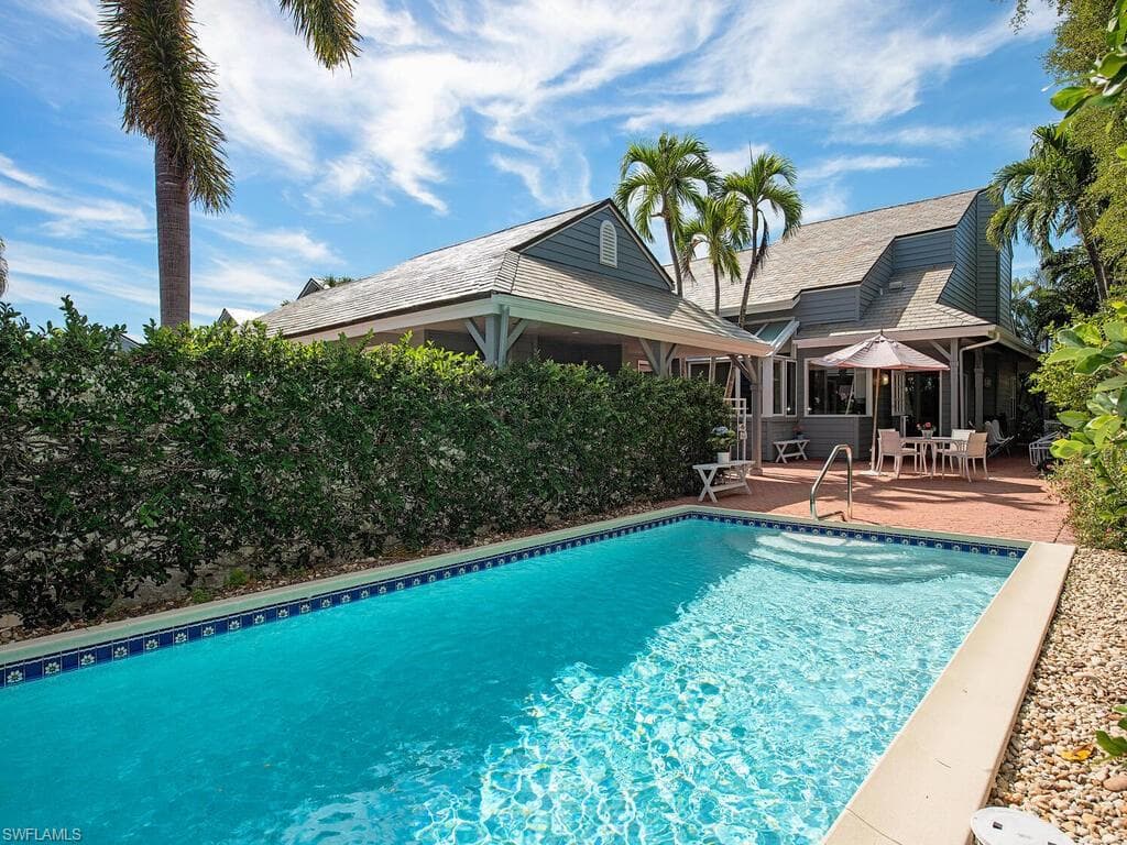 620 Bridgeway LN NAPLES, FL 34108