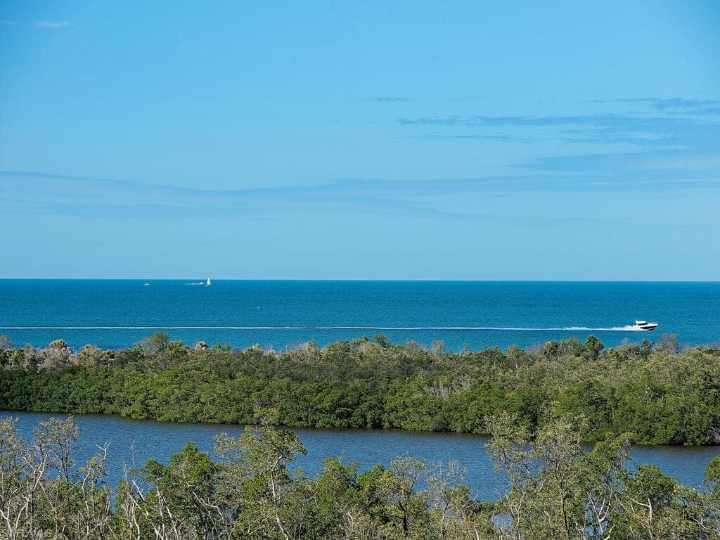 6825 Grenadier BLVD 604 NAPLES, FL 34108