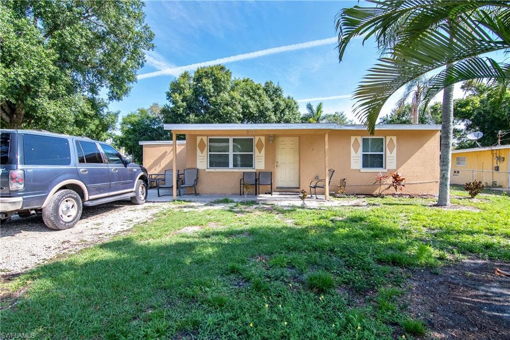 3719 Pearl ST FORT MYERS, FL 33916