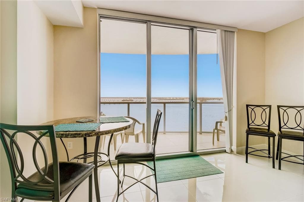 3000 Oasis Grand BLVD 2003 FORT MYERS, FL 33916