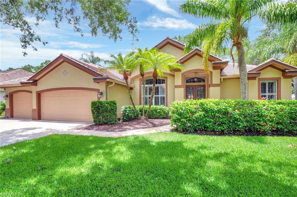 9863 Clear Lake CIR NAPLES, FL 34109
