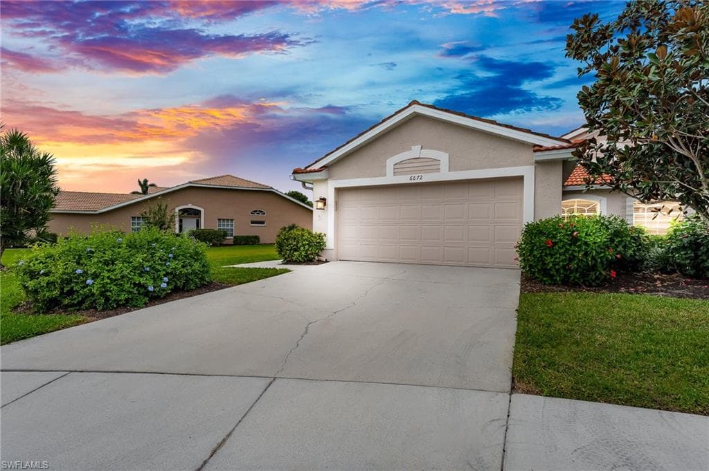 6672 Castlelawn PL 11 NAPLES, FL 34113