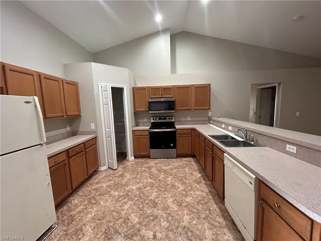 600 NE 24th TER CAPE CORAL, FL 33909
