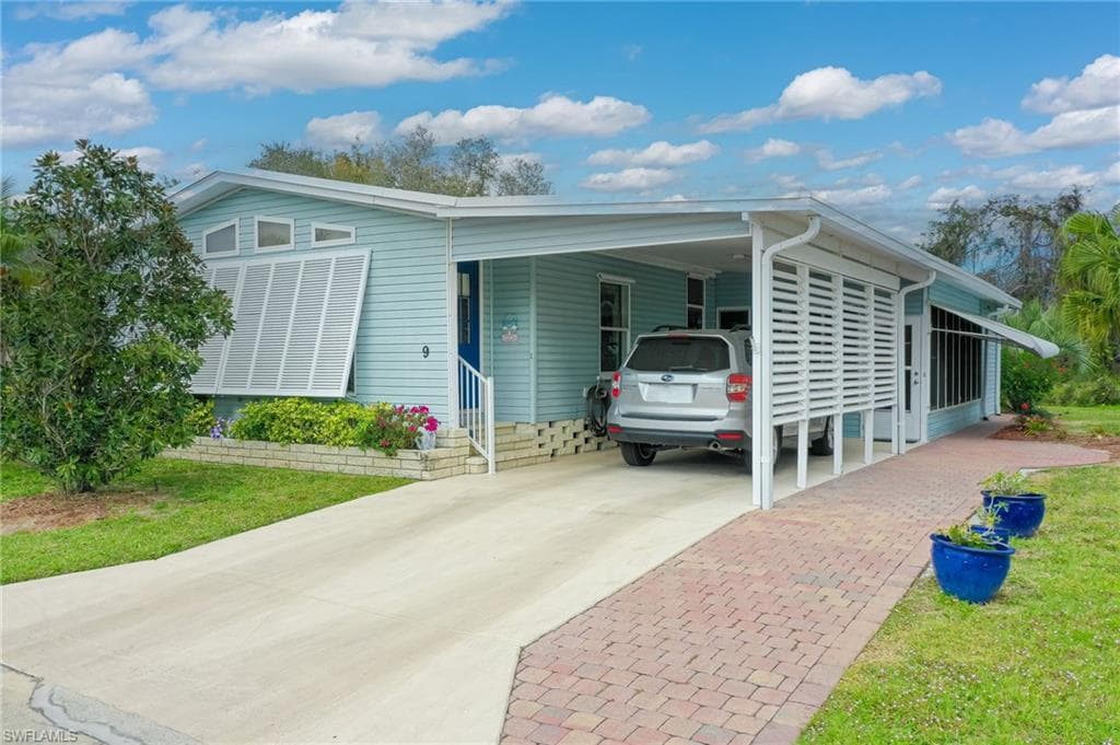 9 Kelp ST ALVA, FL 33920