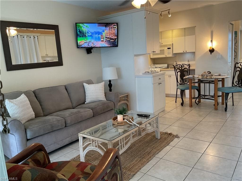 235 Seaview CT G8 MARCO ISLAND, FL 34145