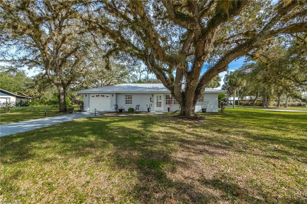 141 Florida ST LABELLE, FL 33935