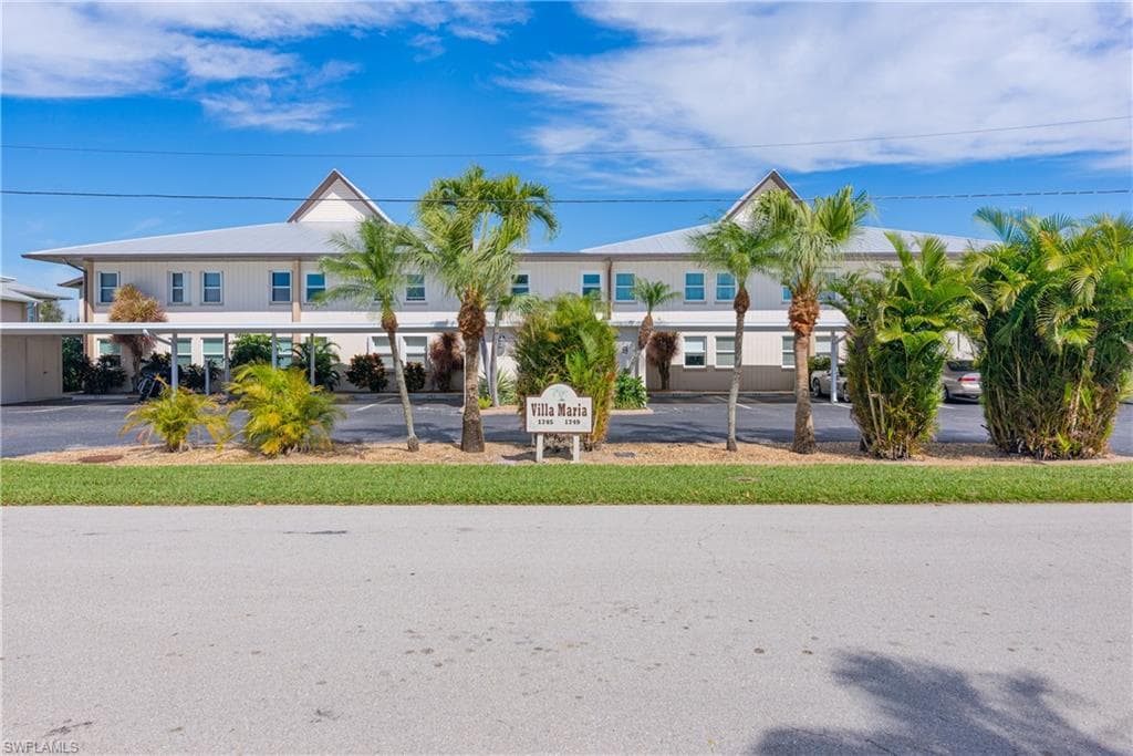 1749 SE 46th LN 103 CAPE CORAL, FL 33904