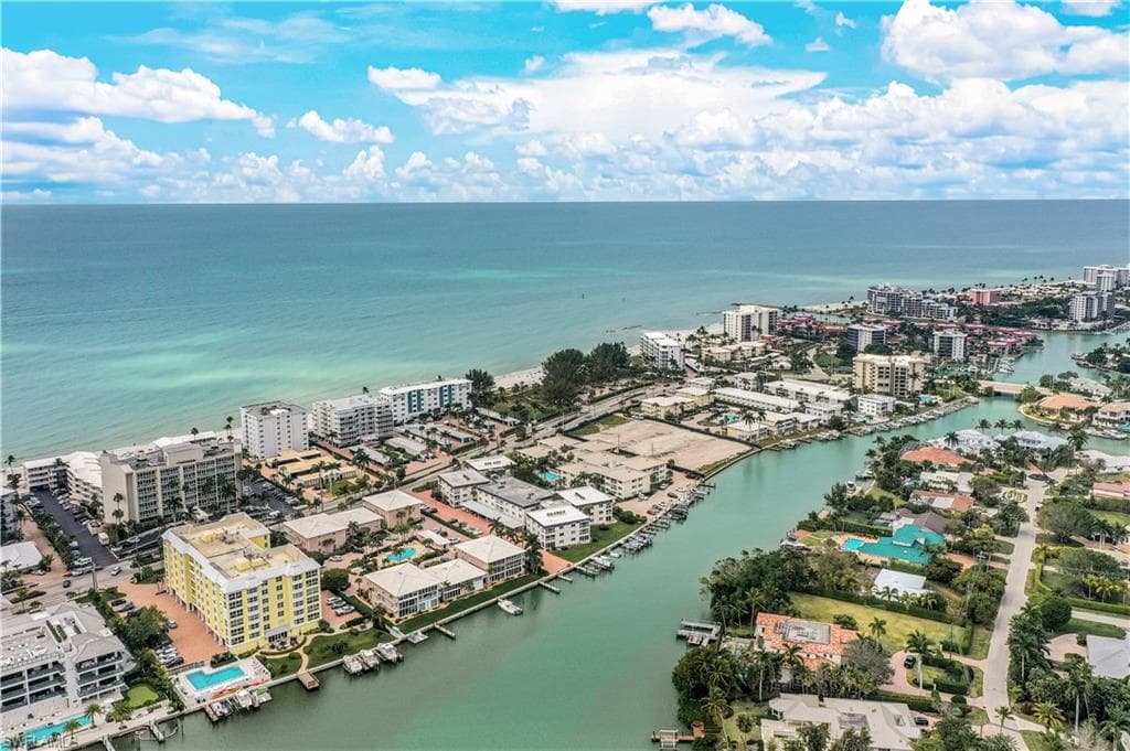 1910 Gulf Shore BLVD N 207 NAPLES, FL 34102