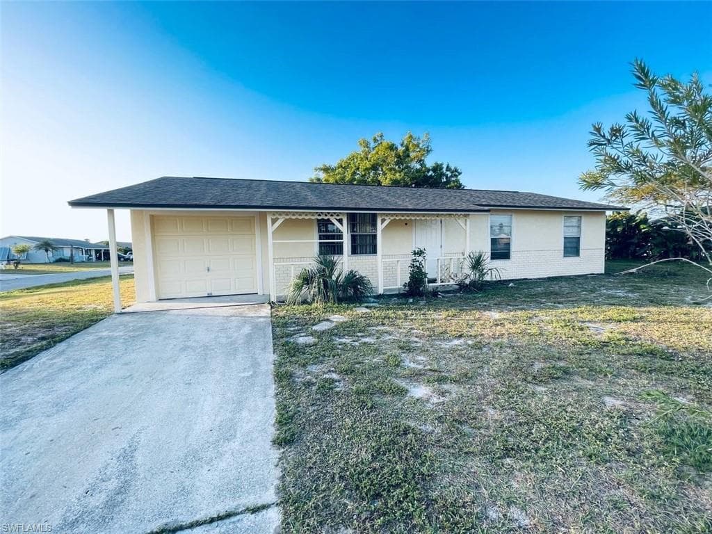 10736 Banyan Tree LN LEHIGH ACRES, FL 33936