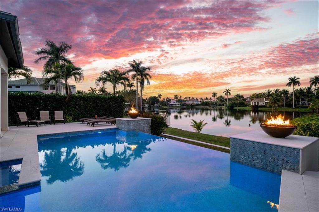 410 Palm CIR W NAPLES, FL 34102