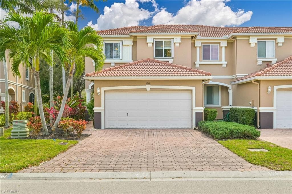 9511 Roundstone CIR FORT MYERS, FL 33967