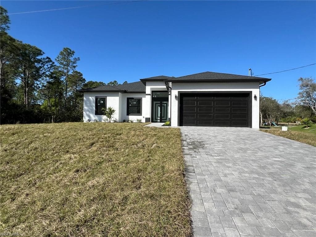 1121 Dixie AVE LEHIGH ACRES, FL 33972