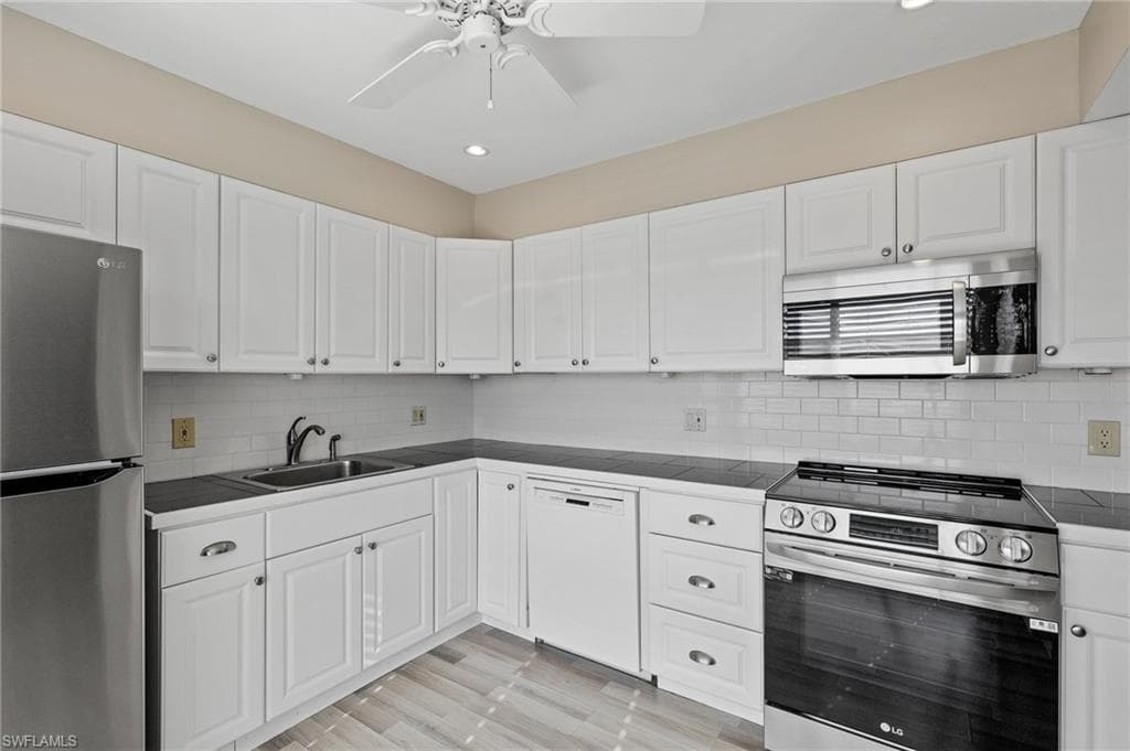 158 Lollypop LN 842 NAPLES, FL 34112