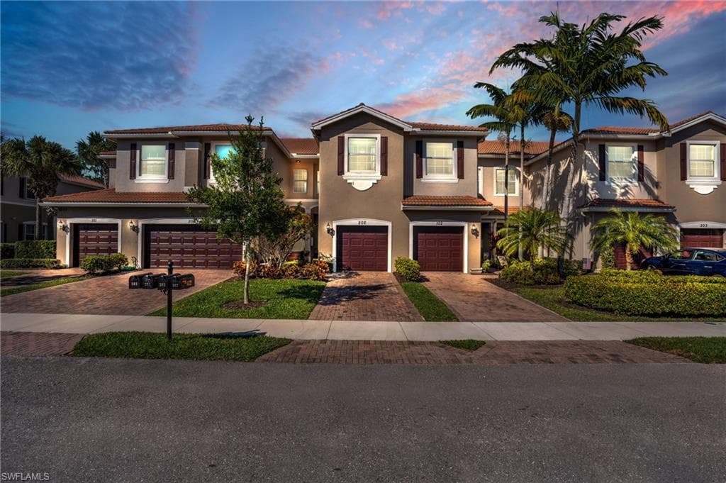 6522 MONTEREY POINT 202 NAPLES, FL 34105