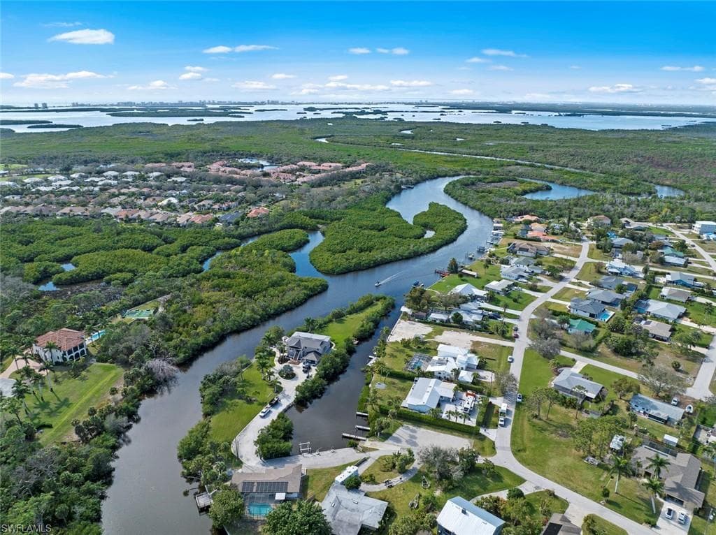 4811 Palmetto TER ESTERO, FL 33928