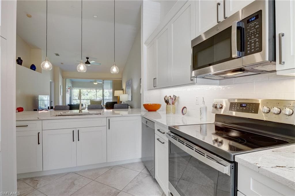 2585 Old Groves RD 203 NAPLES, FL 34109