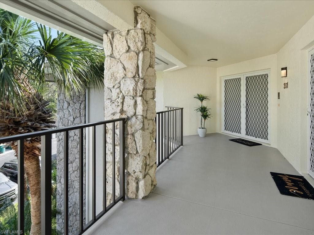 770 Eagle Creek DR 301 NAPLES, FL 34113